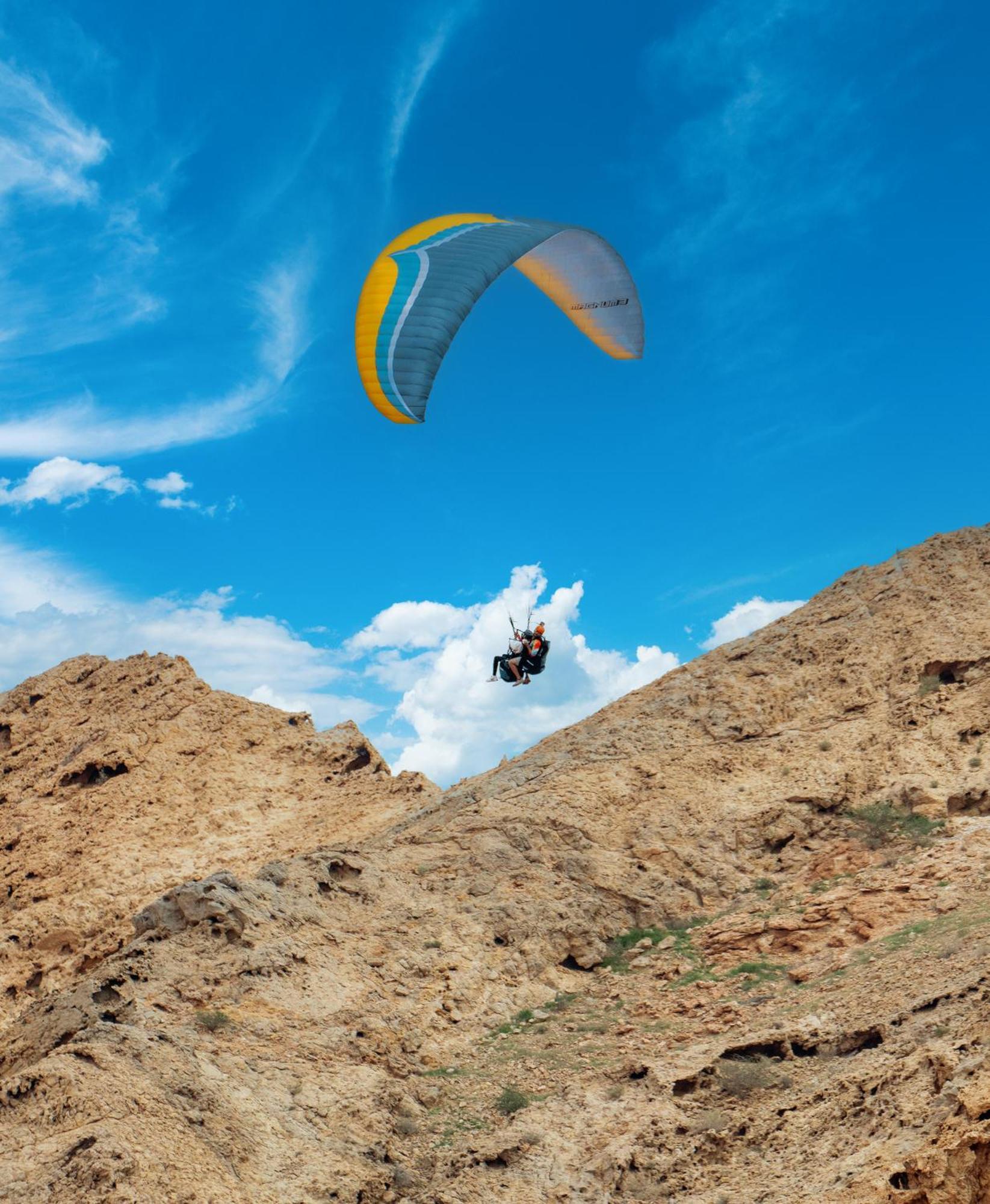 ホテル Al Badayer Retreat By Sharjah Collection Margham エクステリア 写真 Parachute landing on the top of the mountain