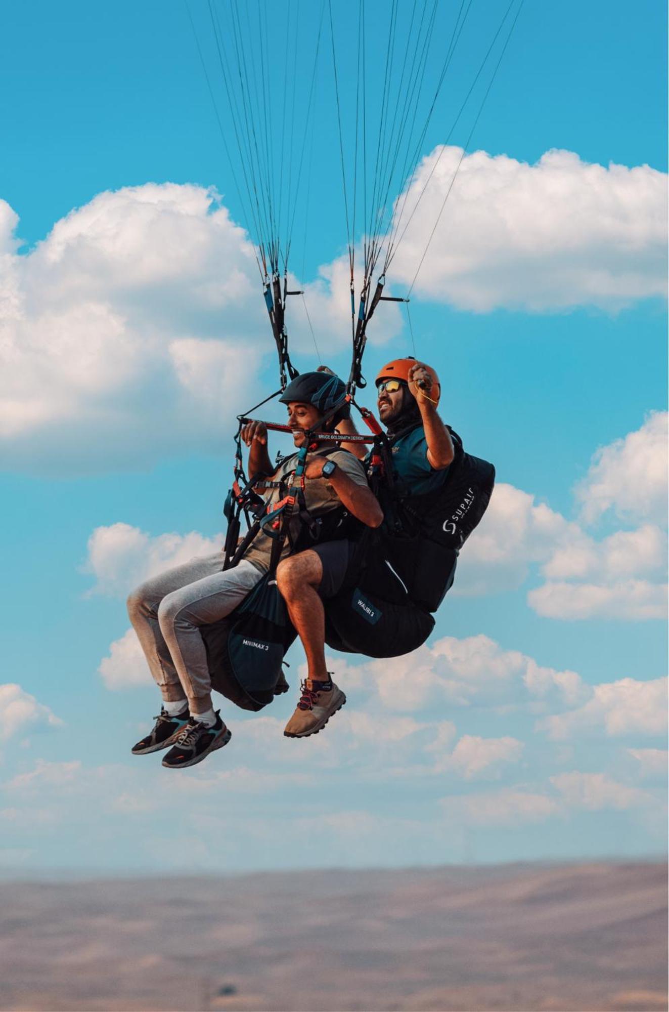 ホテル Al Badayer Retreat By Sharjah Collection Margham エクステリア 写真 Tandem paragliding in the French Alps