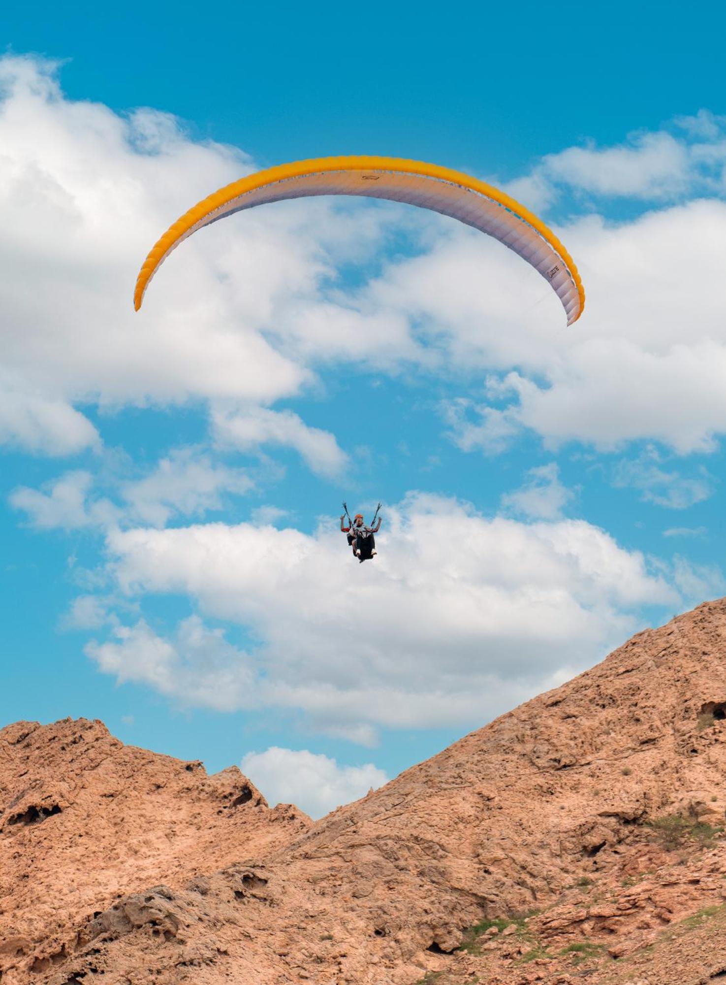 ホテル Al Badayer Retreat By Sharjah Collection Margham エクステリア 写真 Parachute landing at the top of the hill